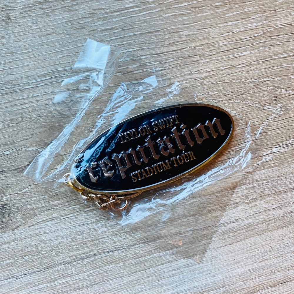 Brand New! Taylor Swift Reputation Tour Key-Chain